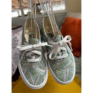 Vans lace up sneakers Size 4 Men’s / Ladies size 5.5